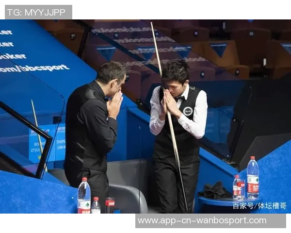 真爱无敌狄龙赛后与火箭队员亲切握手并与费尔蒂塔亲密交流