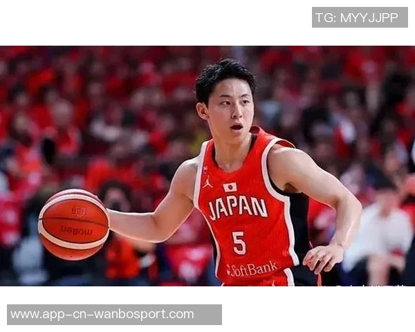 日本男篮主帅弃用霍金森科克近期状态更佳引发关注